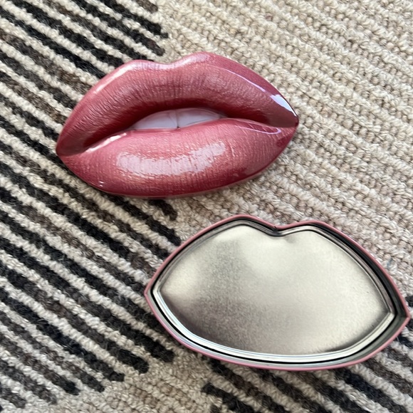 Huda Beauty Pink Lip Tin - Picture 2 of 3
